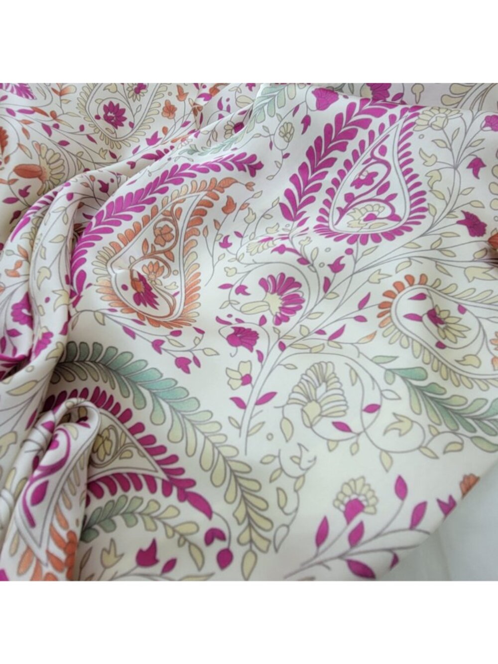 ✨Luxury Elegant Bandana Square Scarf Silky Satin Beige Wrap Stylish Floral Hiyab - Picture 4 of 5